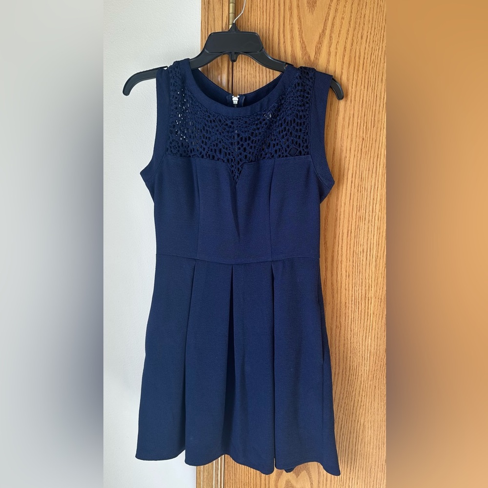 Women’s navy blue dress with pockets.
